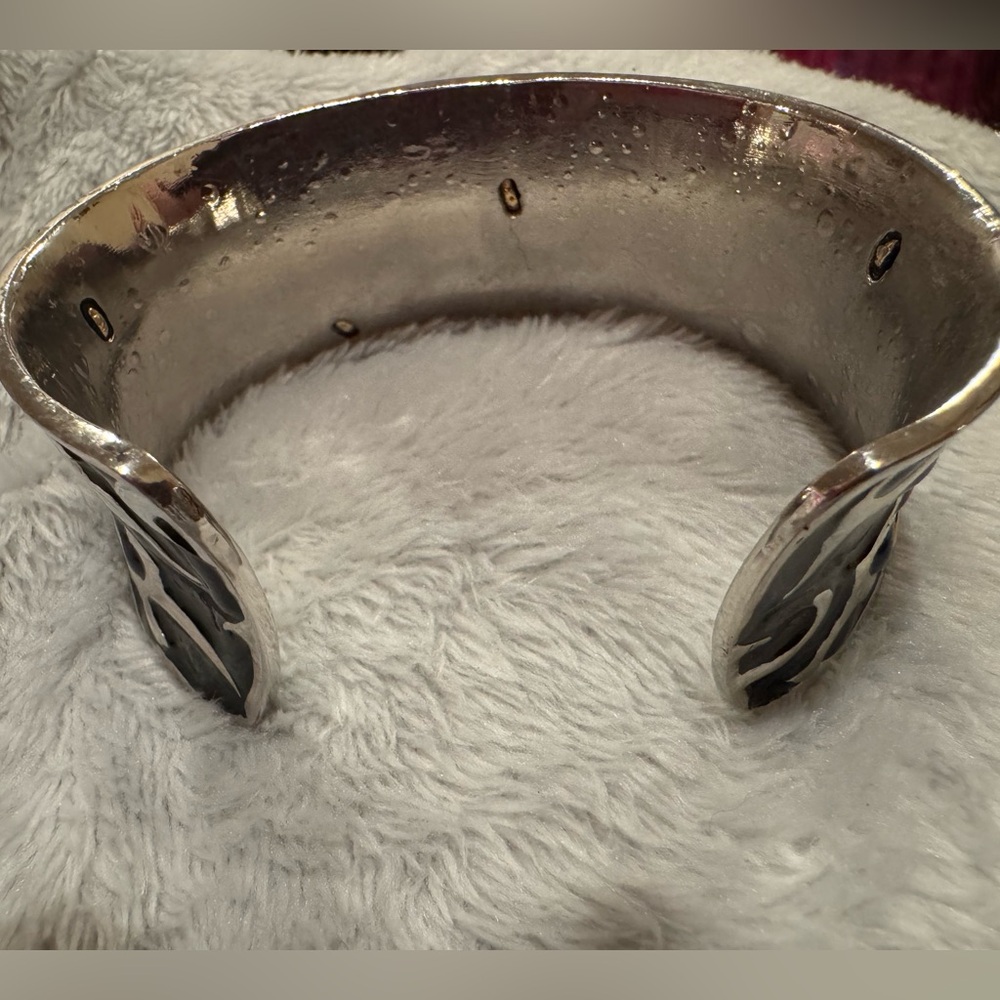 Cuff bracelet - Picture 3 of 3
